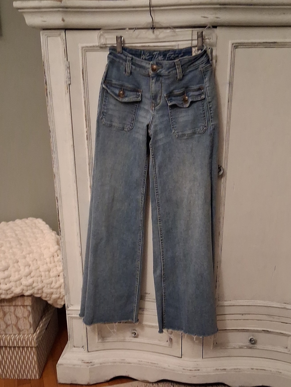 We The Free Light Blue Wide Leg Jeans with Flap Patch Pockets Inseam 29 Flare 14